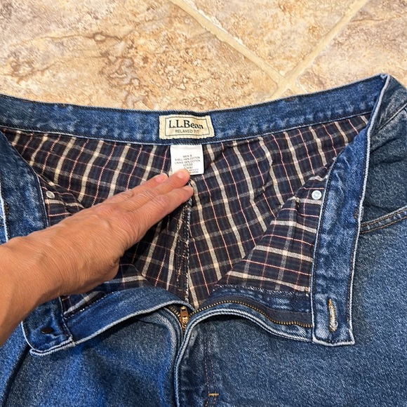 LL BEAN FLANNEL LINED RELAX FIT JEANS.MENS SIZE 42x30. Dark denim w/plaid lining - Picture 3 of 15
